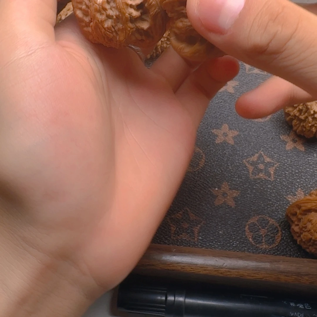 文玩核桃吊坠球白