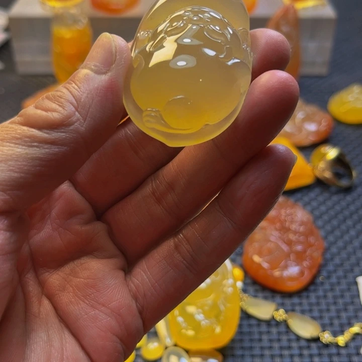 红***板未镶嵌旦面石英质玉
