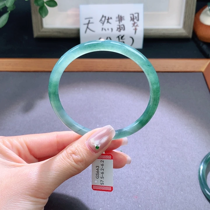翡翠手镯未镶嵌天然翡翠手镯