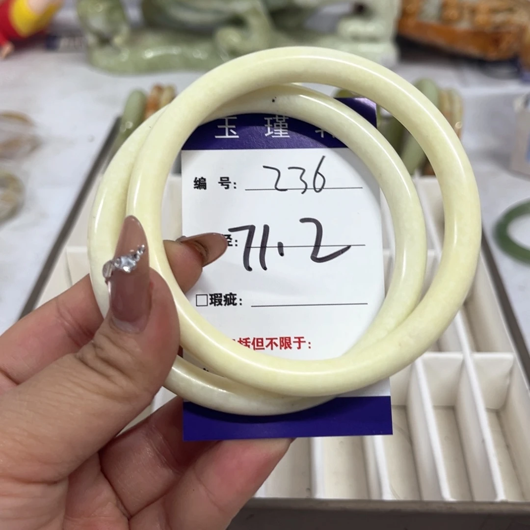 蛇纹石玉手镯未镶嵌