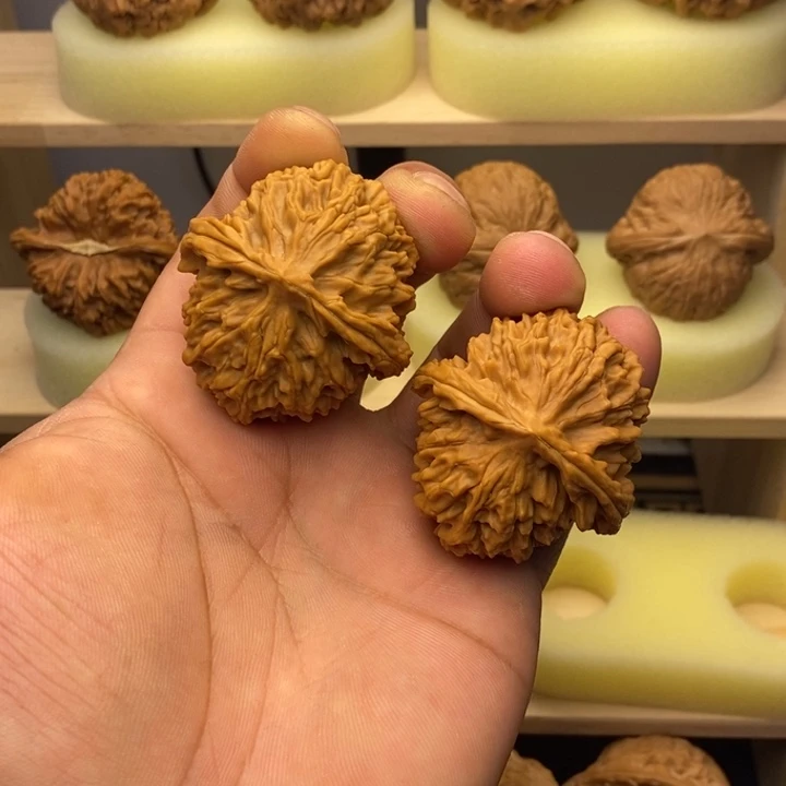 文玩核桃吊坠西*郊42皇冠狮子头