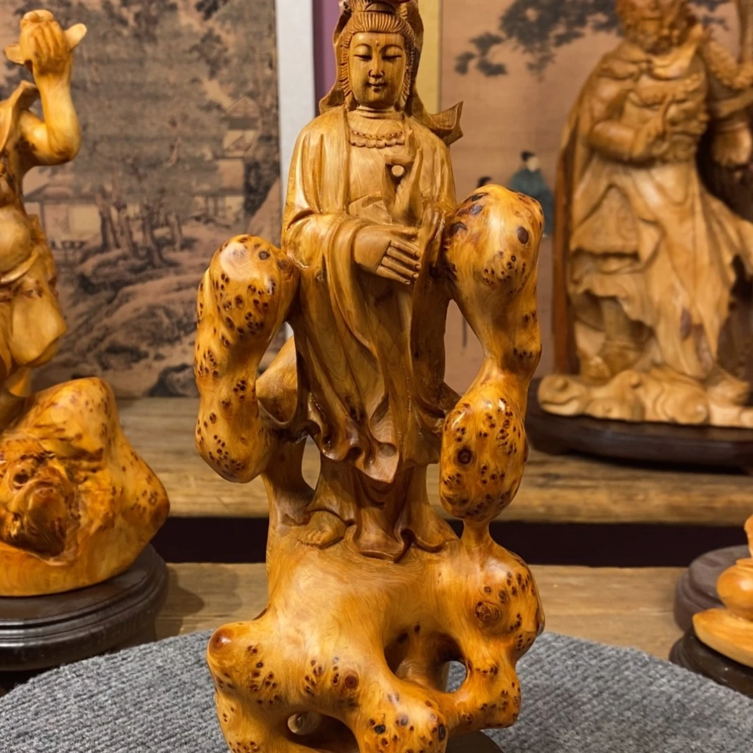 柏木（崖柏）春*崖柏。