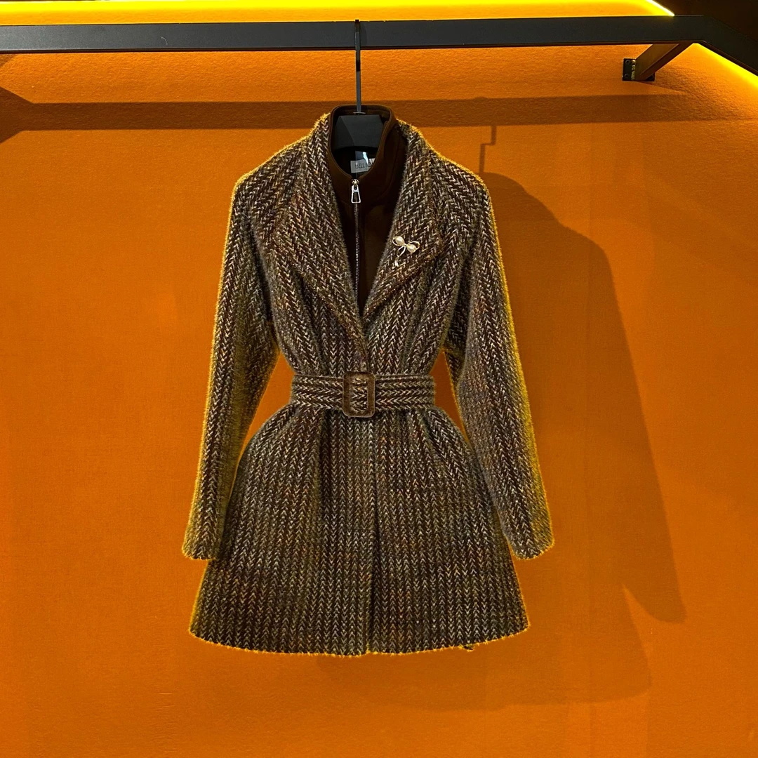 品牌BH-2024冬季新款时尚气质中长款大衣BHK1151