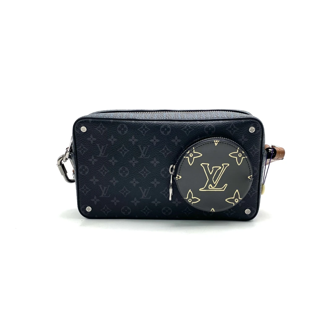99新 LouisVuitton/路易威登 男士 限量秀款横版相机包 尺寸22/13