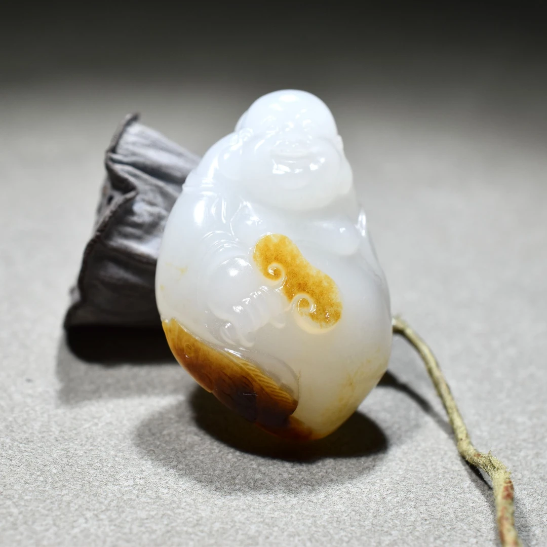 新疆和田玉俏色巧雕笑口常开