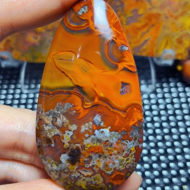 玛瑙/玉髓颈饰未镶嵌小*哥