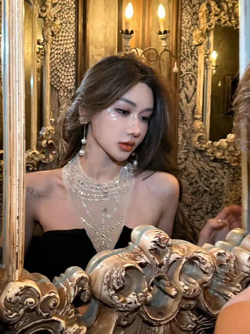 烫钻挂脖背心女修身内搭设计感纯欲无袖打底上衣