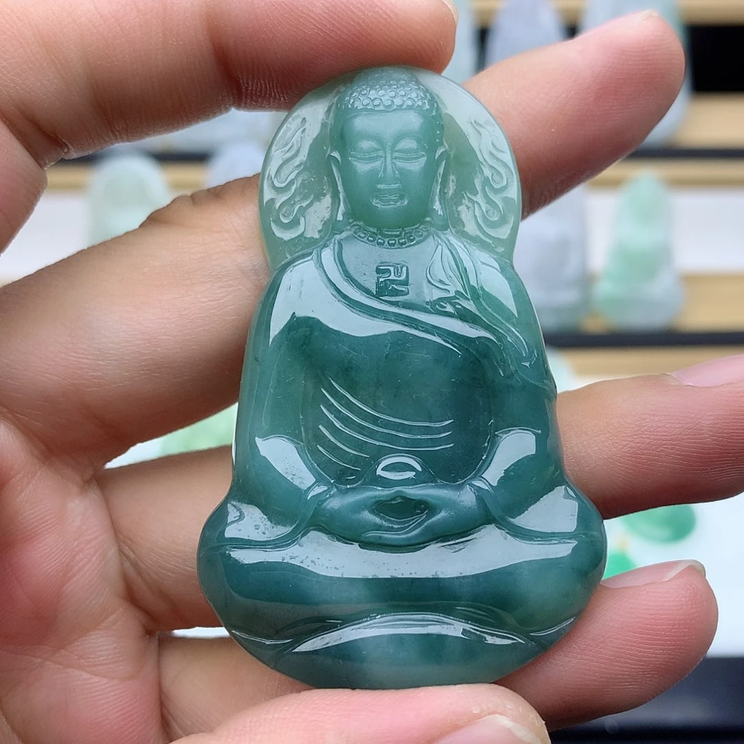 翡翠颈饰未镶嵌大日如来