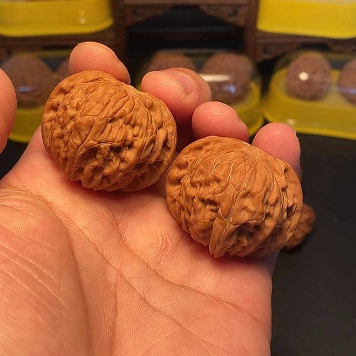 文玩核桃吊坠41.5尺，全品磨盘