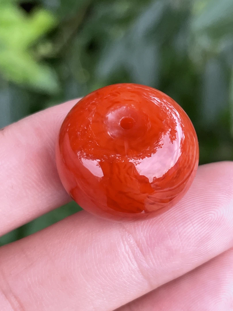 精品南红玛瑙配饰平安扣子，尺寸21.5x15.5mm，颜色红润，柿子火焰纹