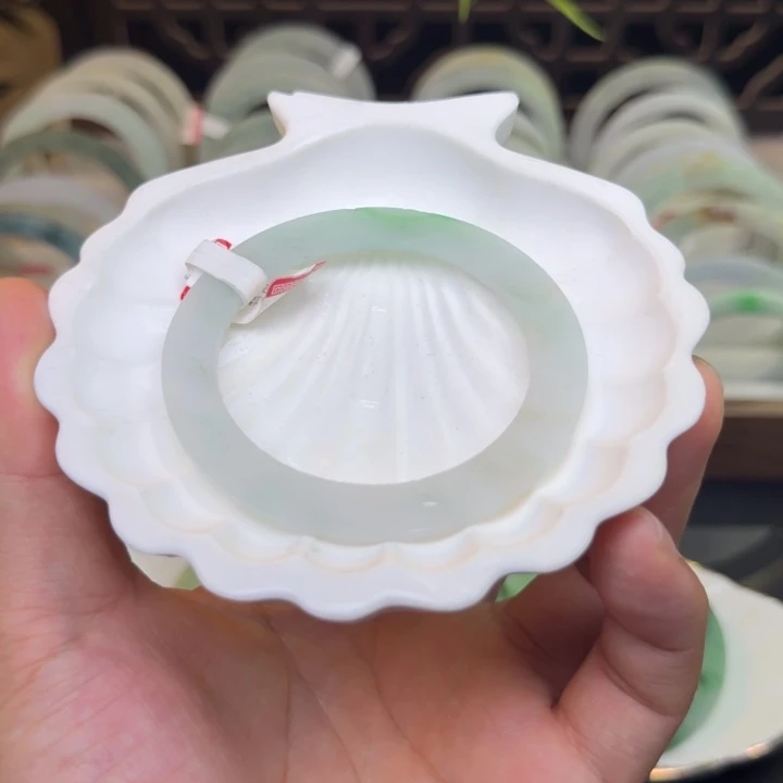 定制翡翠未镶嵌51-56冰透阳绿飘花