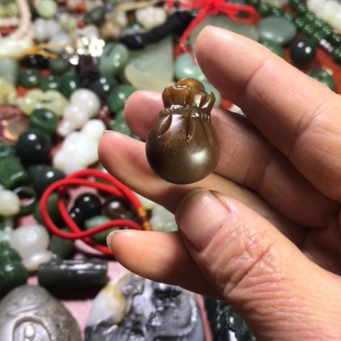 颈饰未镶嵌和田玉（糖玉）c**i