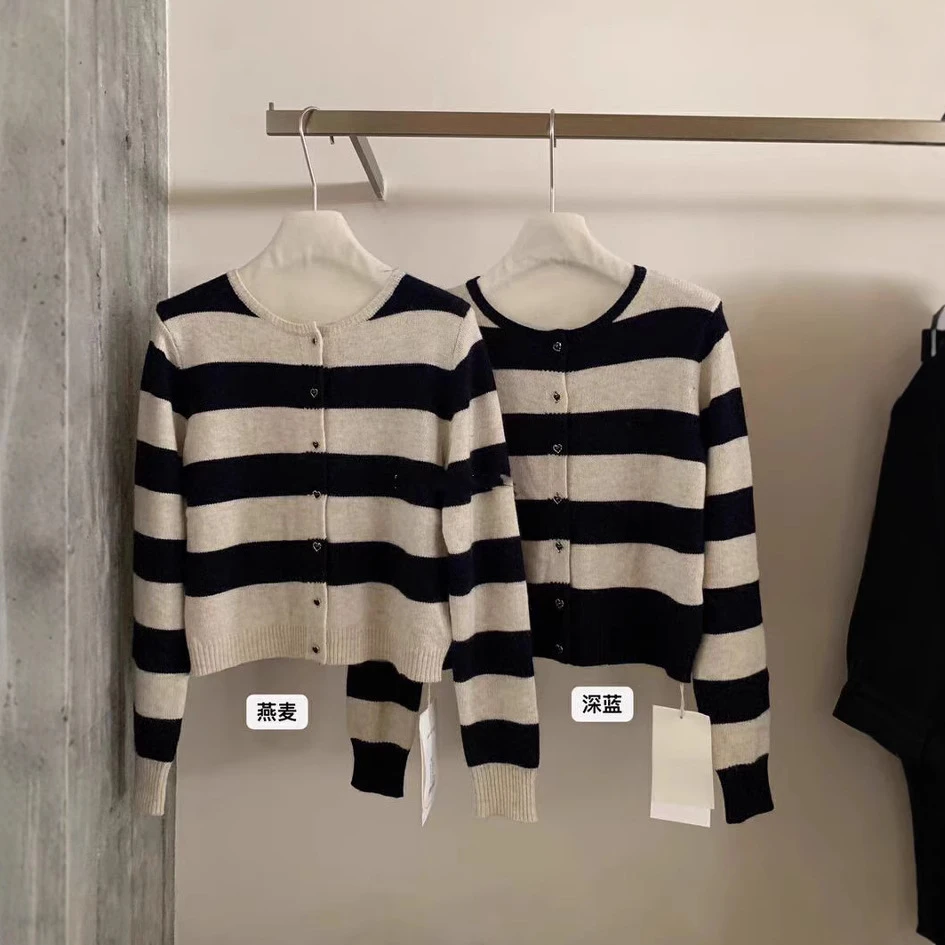 ZZS5001 MISS家 春季新款百搭韩系桃心纽扣条纹针织开衫 46