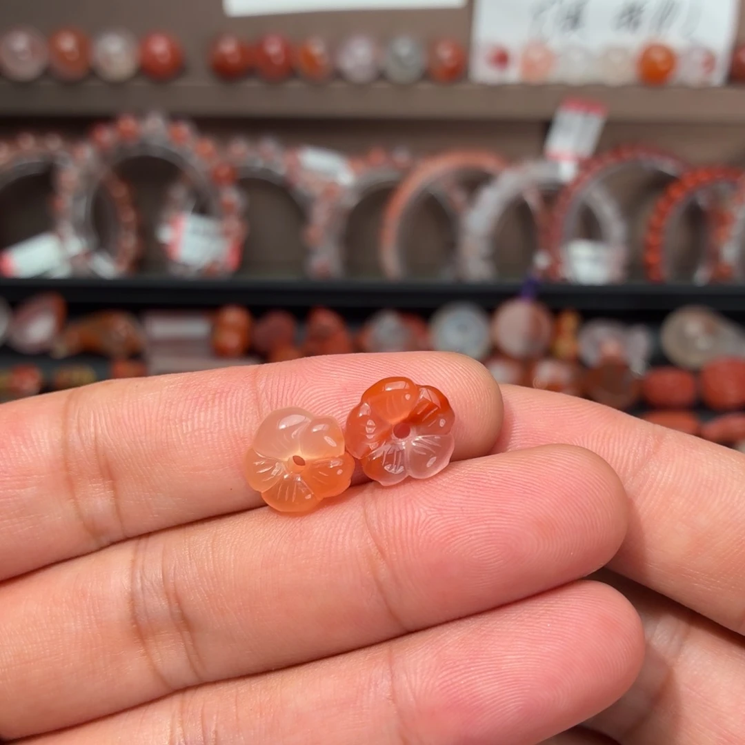 南红玛瑙未镶嵌川料一对有钱花