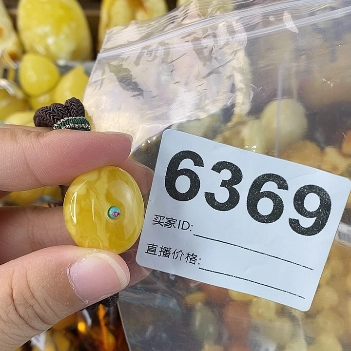 蜜蜡未镶嵌珠宝奇石