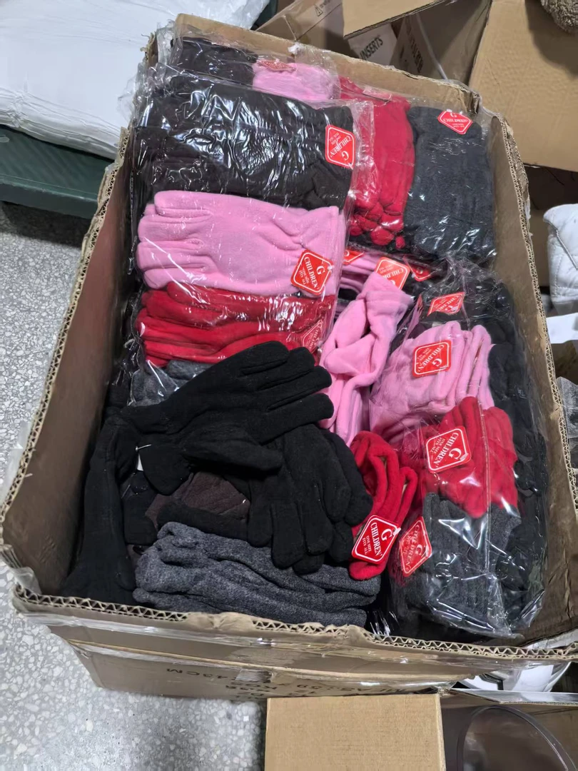 《厚广家》3楼杂款摇粒绒女款手套，发6双 不挑色 无防滑垫