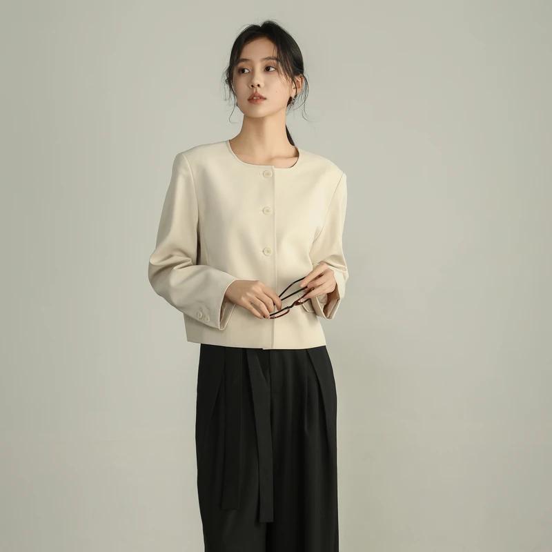 【春款上新】春款上新AIRIQI都市简约通勤气质短款外套AH41WT534