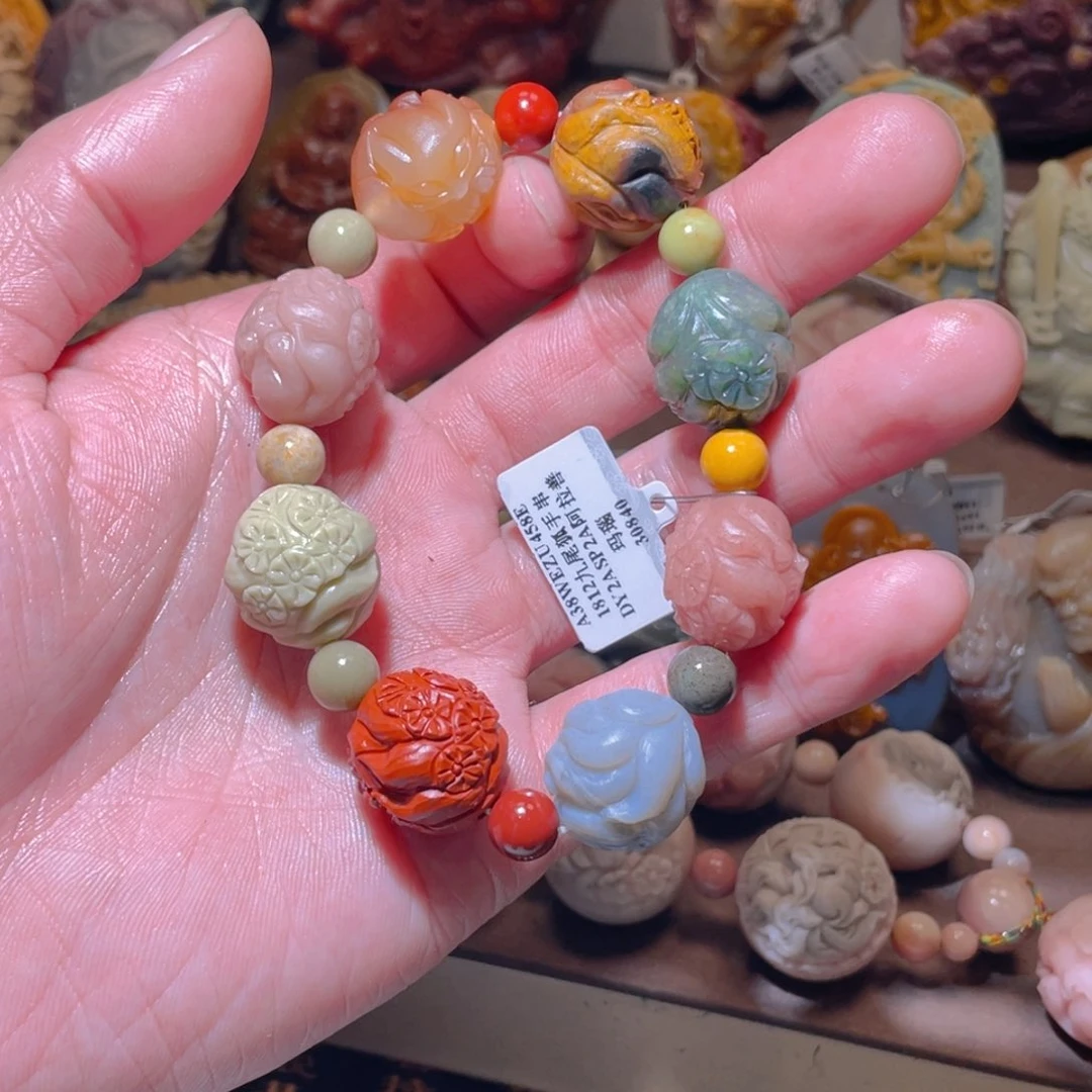 定制石英质玉未镶嵌小**?77