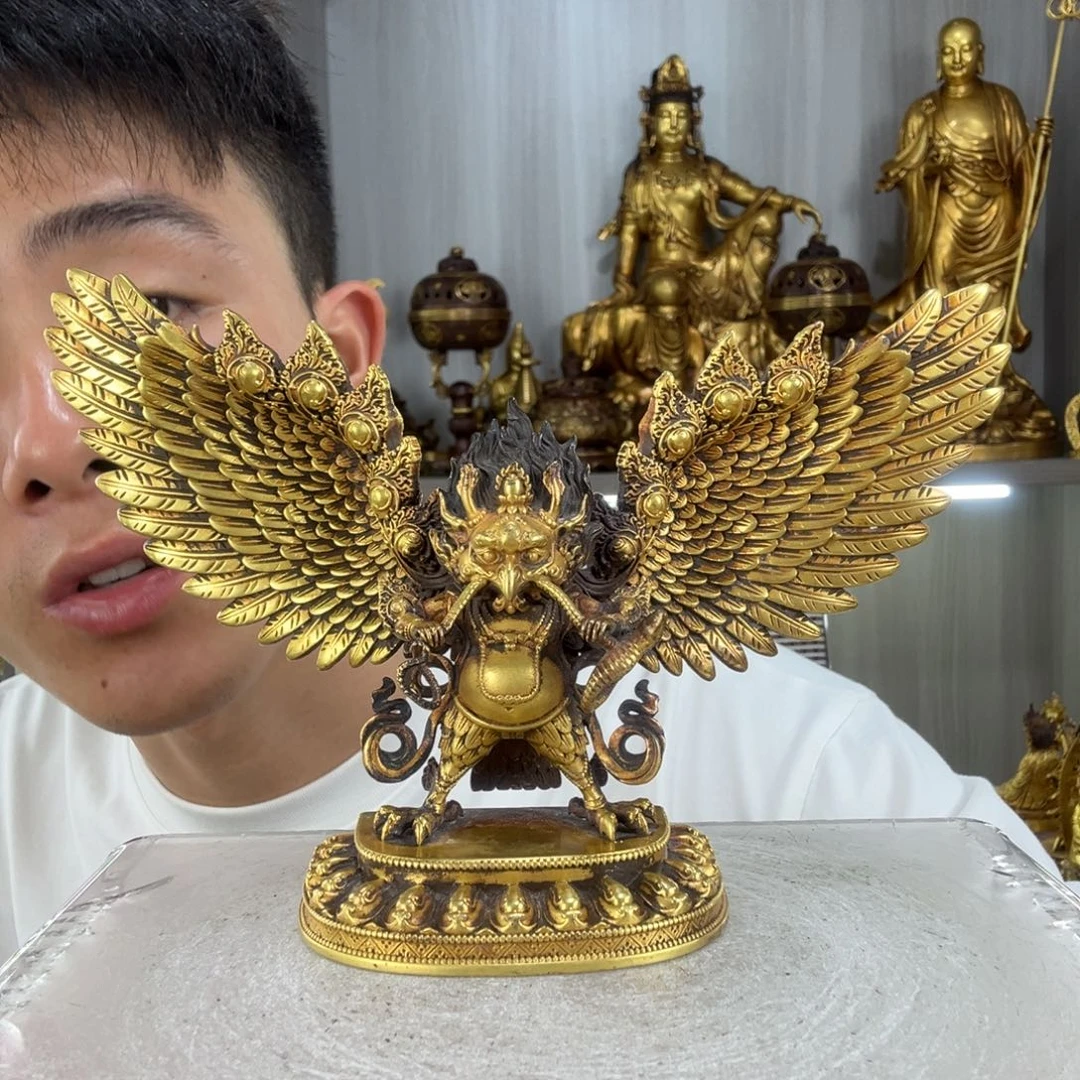 鱼***仓佛像的造型和造型都很精美