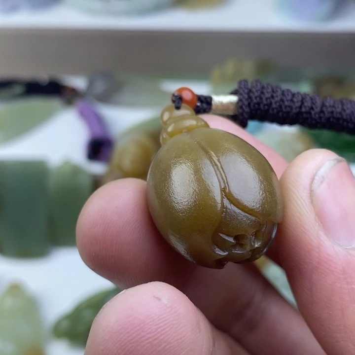 和田玉（糖玉）未镶嵌颈饰