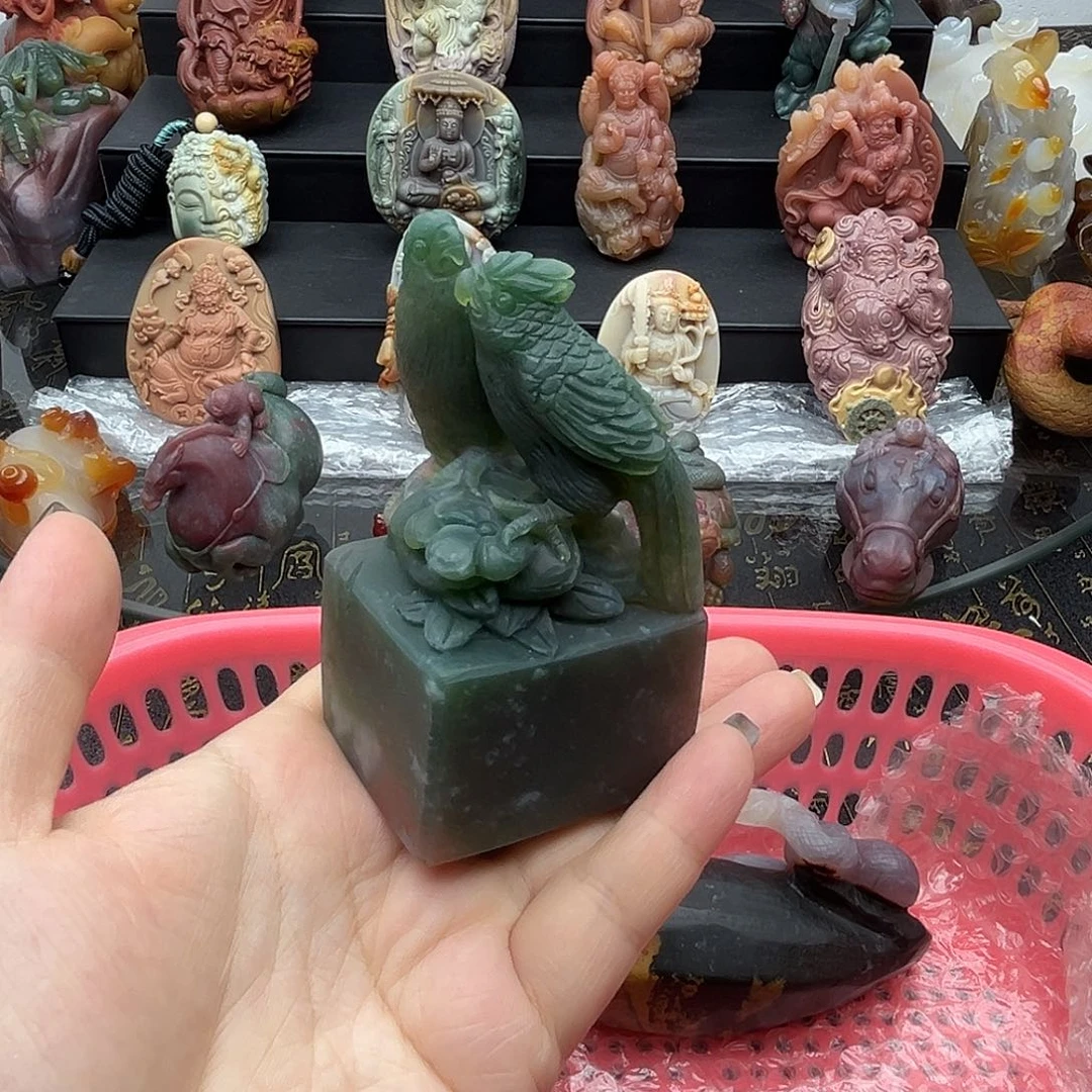 石英质玉未镶嵌颈饰