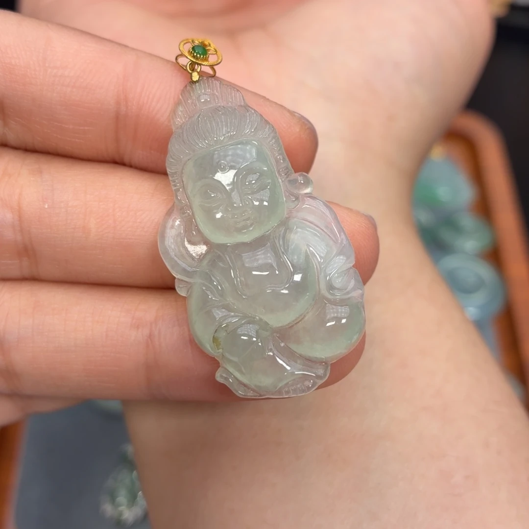 翡翠18K金镶嵌颈饰小观音