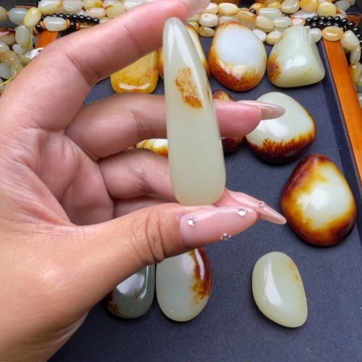 和田玉未镶嵌颈饰王*小