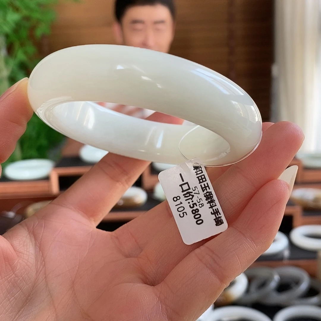 未镶嵌手镯和田玉8105