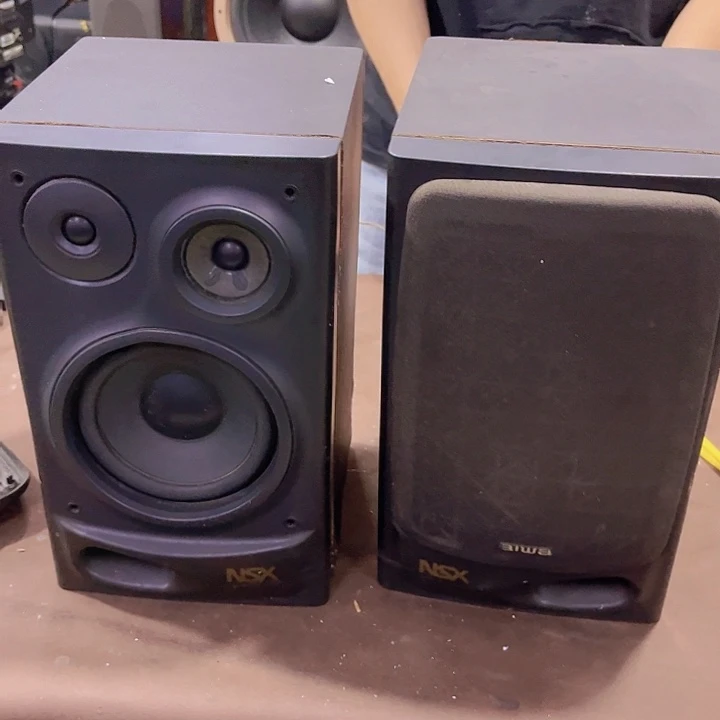 8新爱华书架一对，成色如图