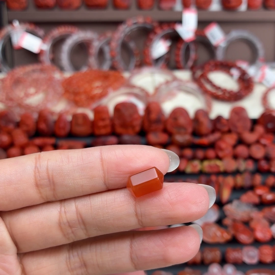 南红玛瑙未镶嵌颈饰六棱珠12*7+