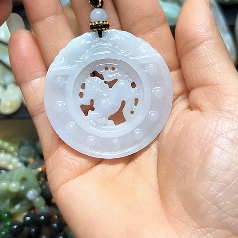 翡翠未镶嵌颈饰挂件