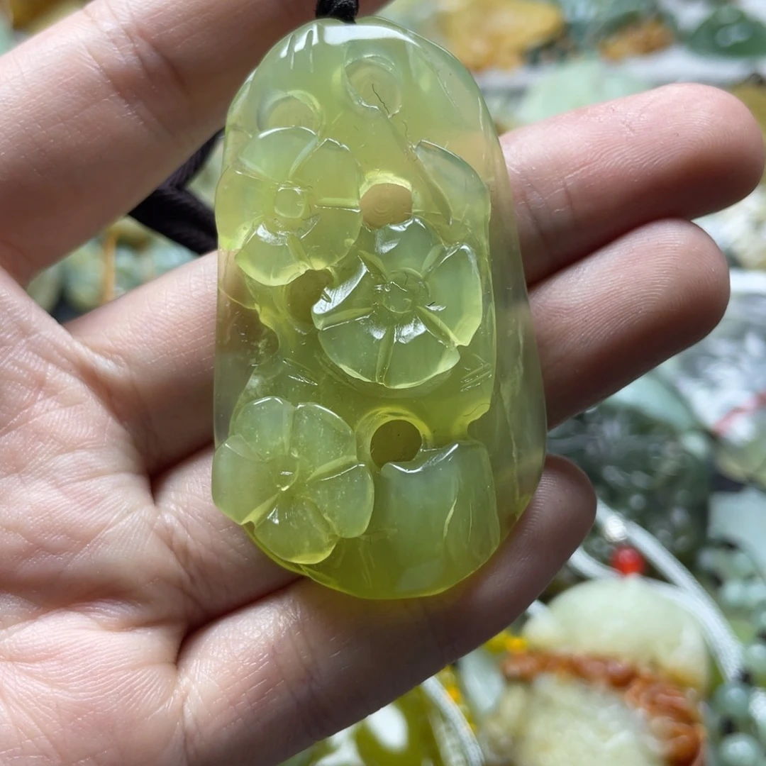 蛇纹石玉未镶嵌吊坠