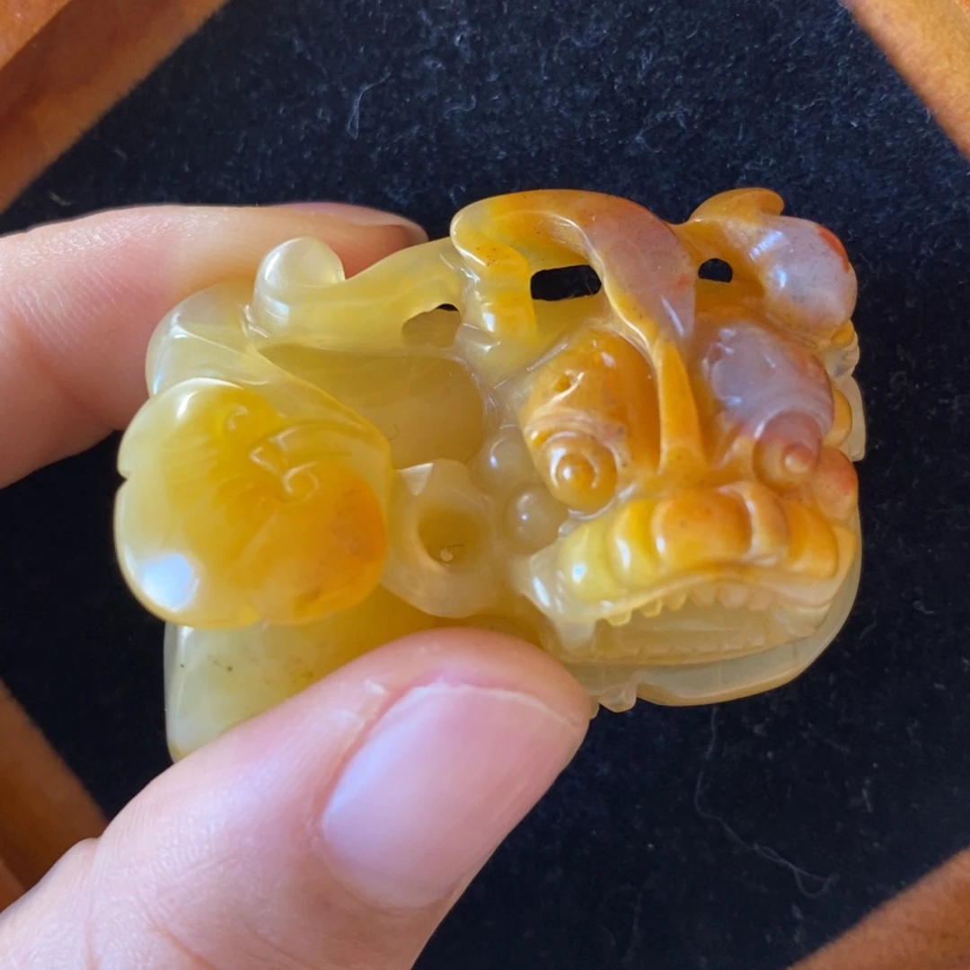 石英质玉（黄龙玉）颈饰未镶嵌