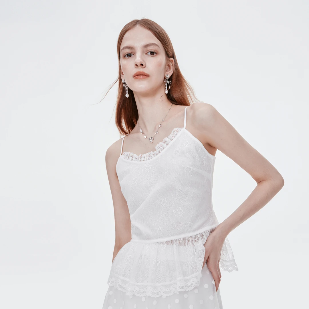MISS COCOON可可尼打底白色蕾丝吊带女2025夏季新款荷叶边上衣