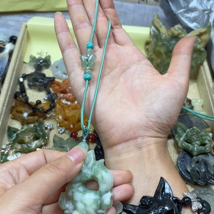 蛇纹石玉合金颈饰