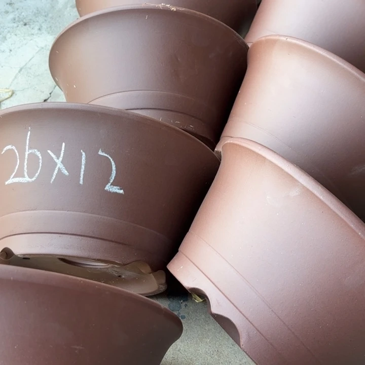 紫砂花盆100-6。           26-12