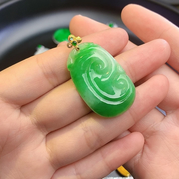 翡翠挂件18K金镶嵌Hhhhh