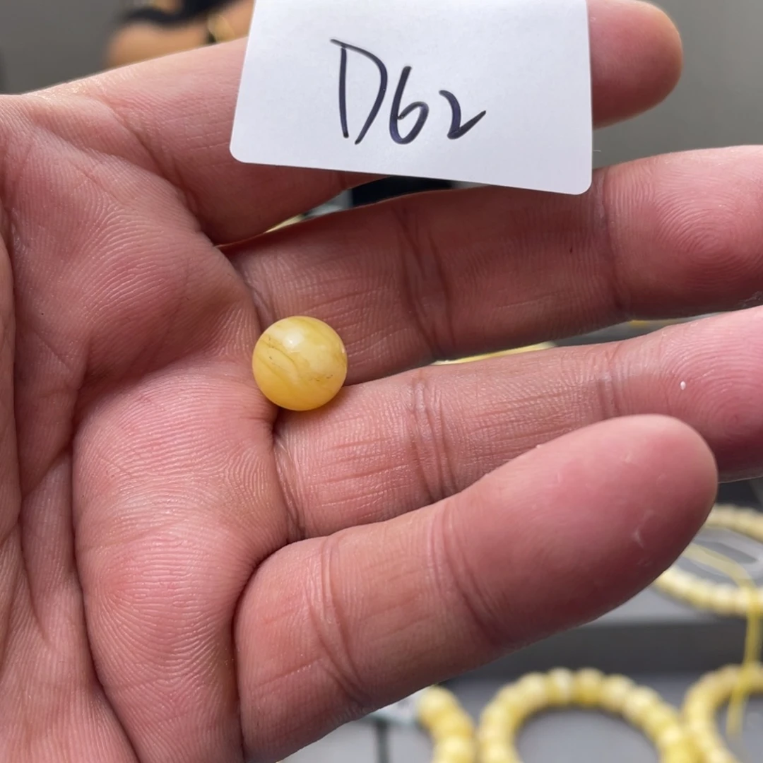 未镶嵌琥珀手链多样性发，发其中一件