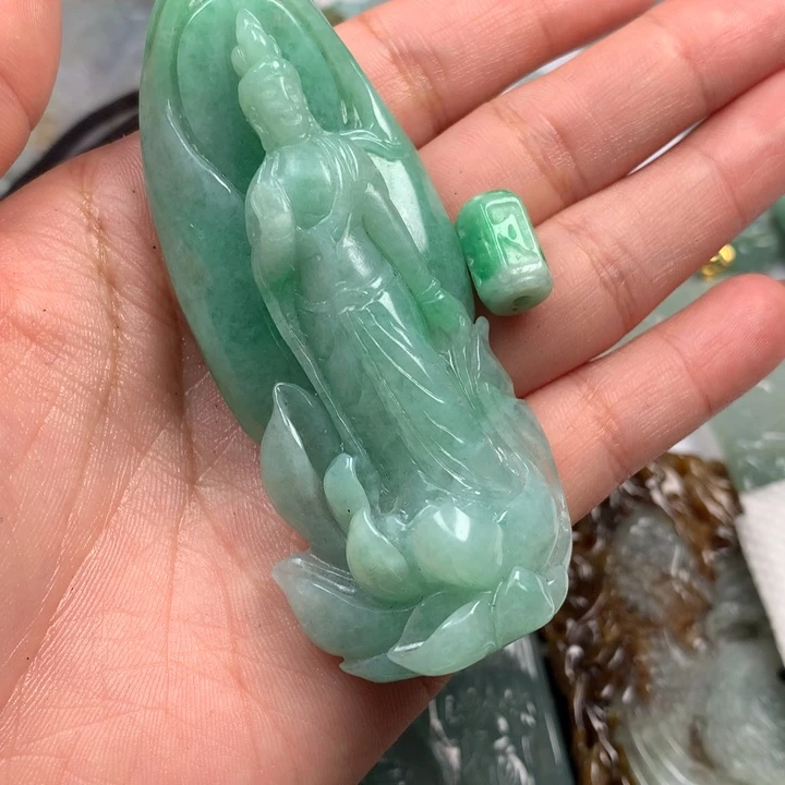 欣***E翡翠未镶嵌颈饰翡翠