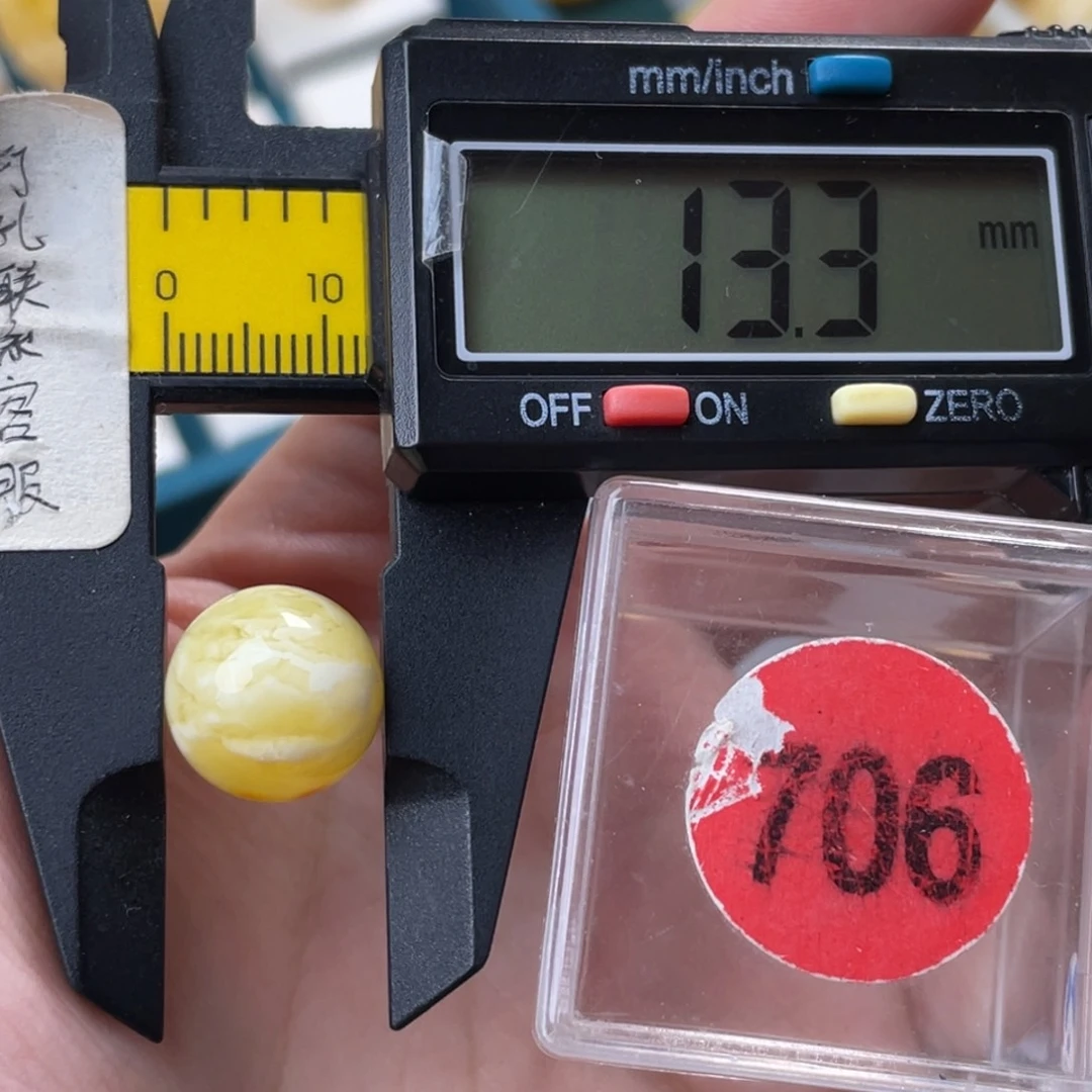 蜜蜡未镶嵌珠宝奇石