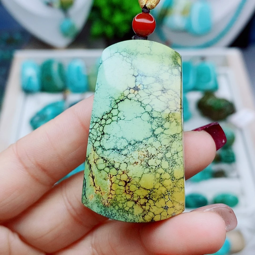 绿松石未镶嵌颈饰