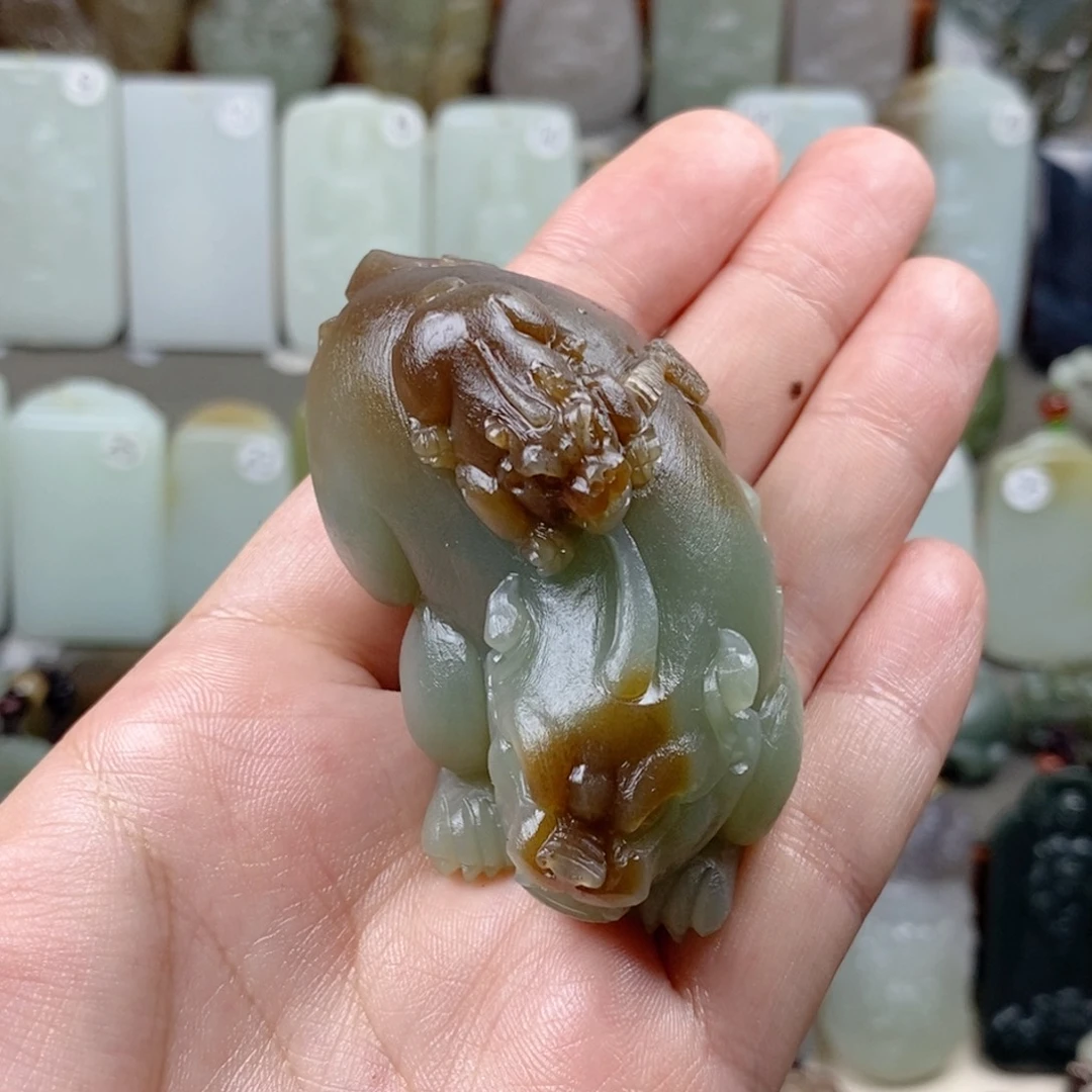 颈饰未镶嵌和田玉（糖玉）