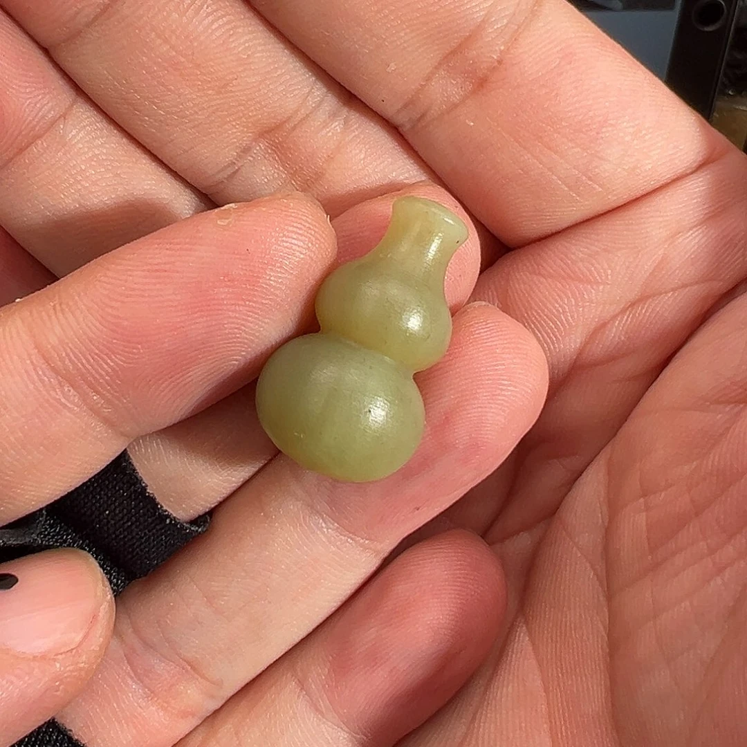 和田玉未镶嵌颈饰青黄口点墨青花葫芦 有个毫米级小欠口开播福利