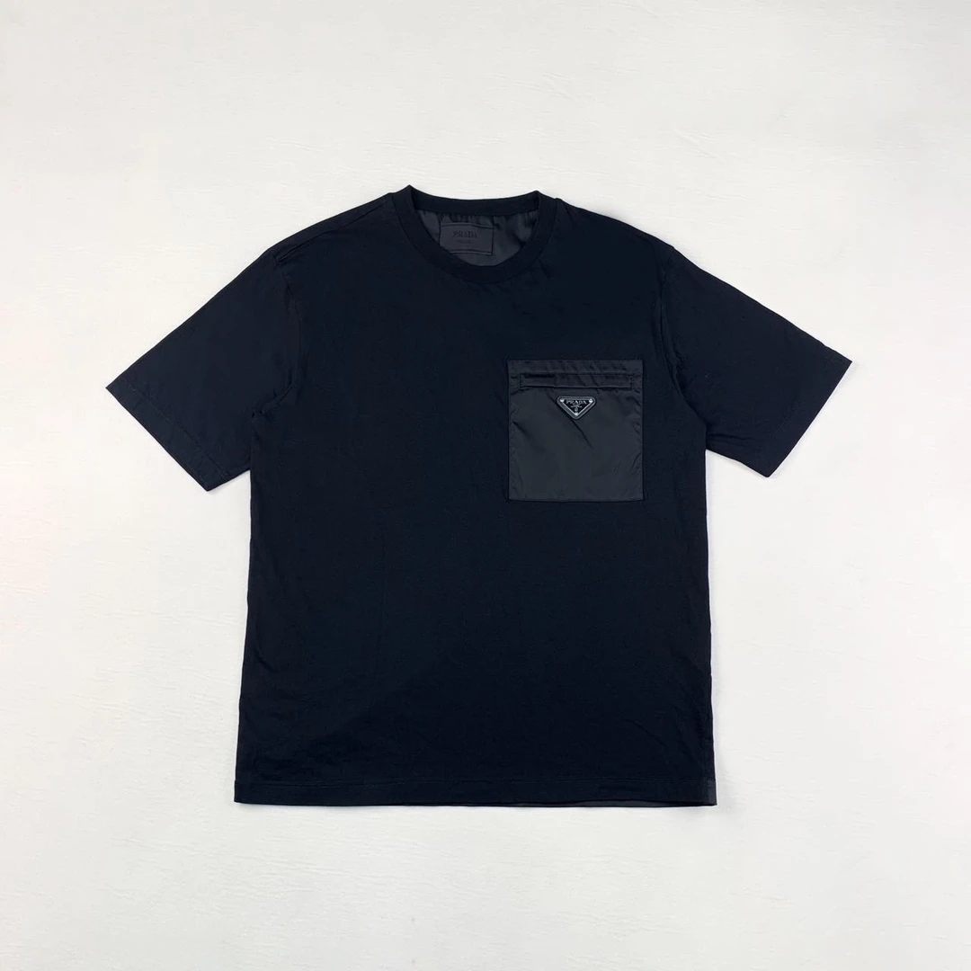 未使用 Prada/普拉达 三角钢标纯色短袖l码编码xb5642