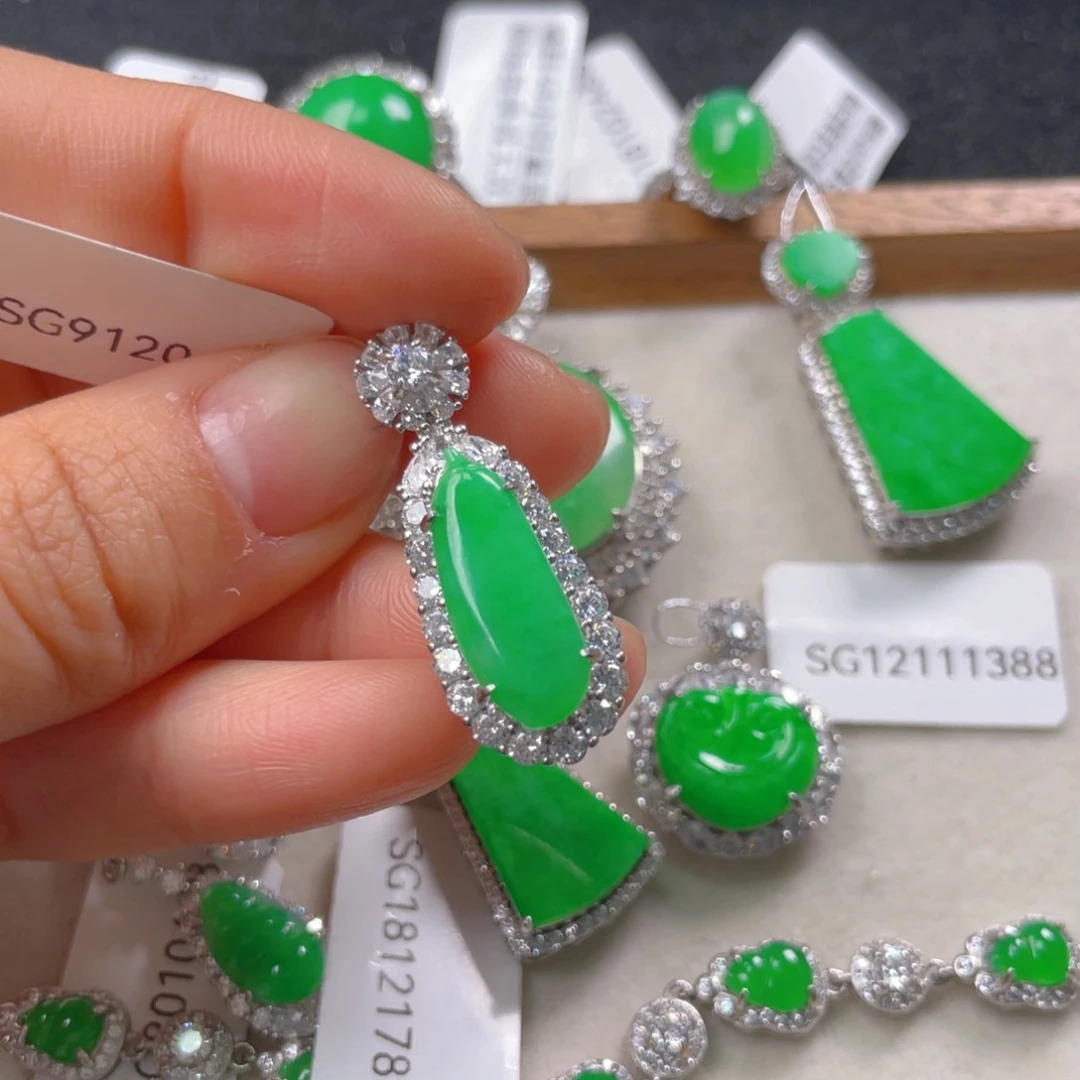 翡翠颈饰银S925镶嵌翡翠