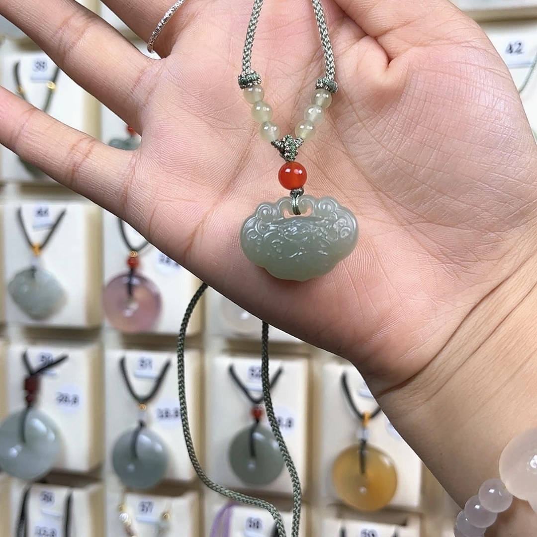 吊坠(赠链)未镶嵌和田玉
