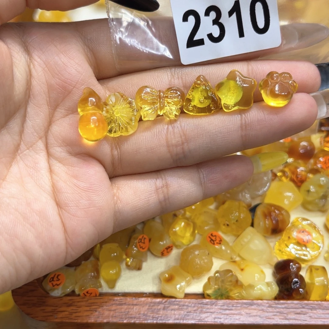未镶嵌琥珀珠宝奇石