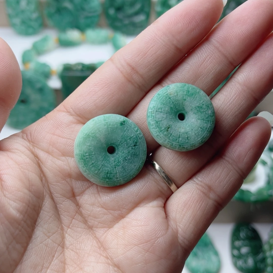 独山玉未镶嵌挂件