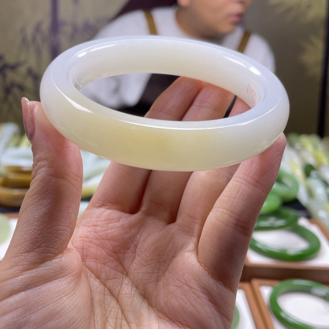 和田玉未镶嵌手镯57圈