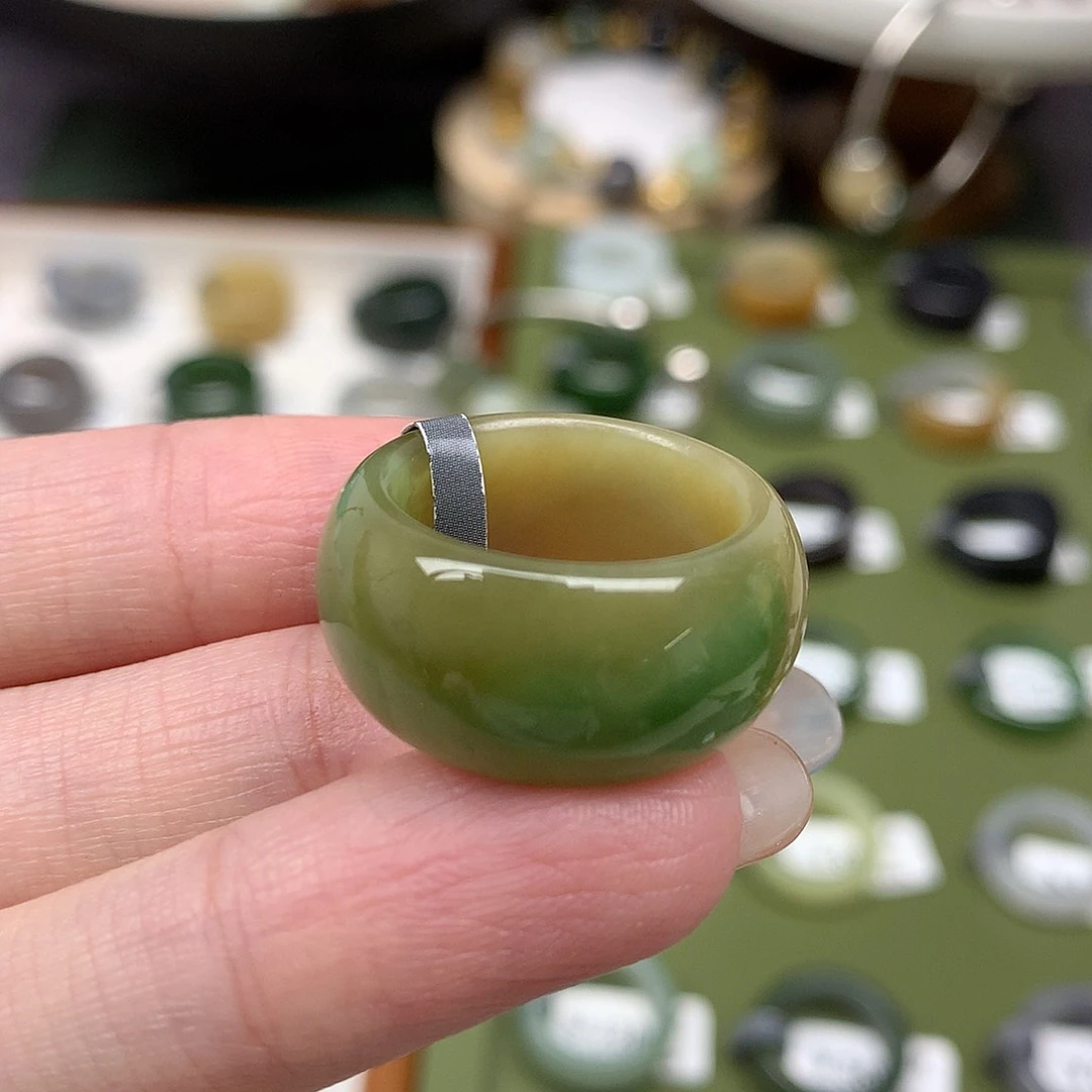 未镶嵌戒指和田玉